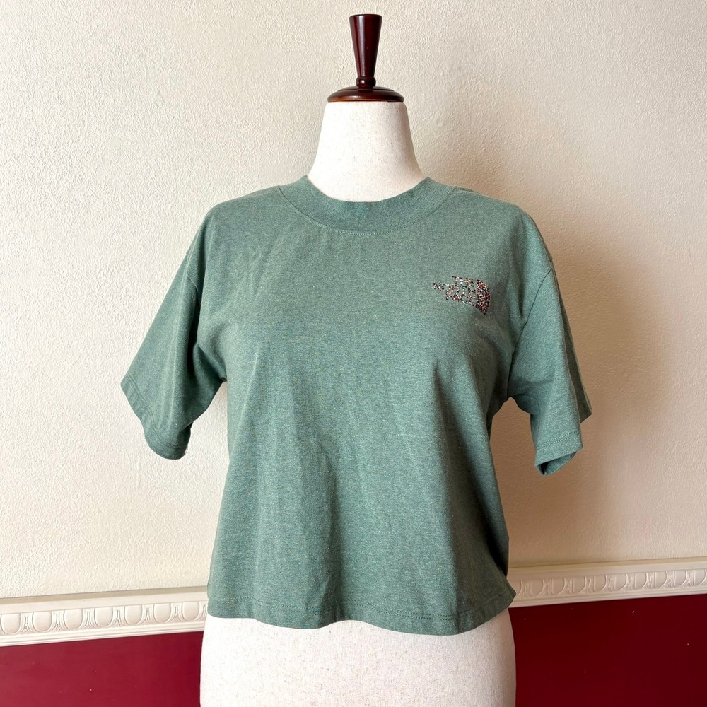 The North Face Circular Design Cropped Tee Boxy Top Green Confetti Logo L Active